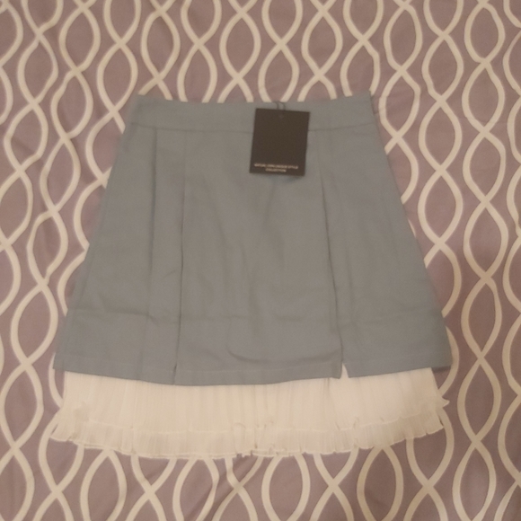 Brand new skirt - Picture 3 of 3